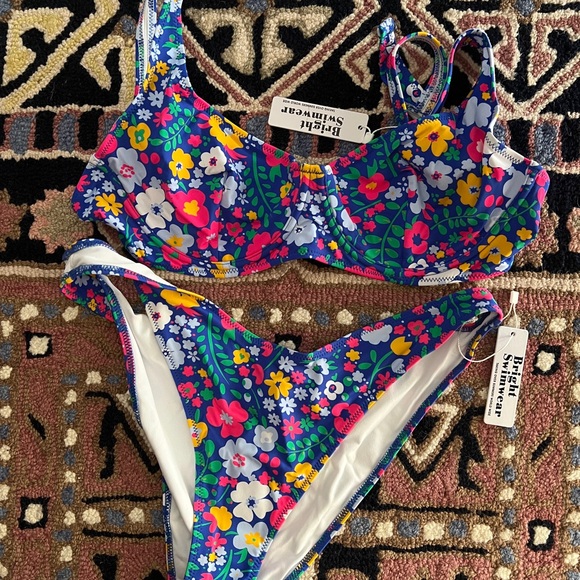 Bright swimwear Capri top and bottom (set) Flower Garden - Picture 6 of 9
